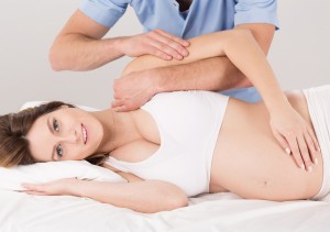 Fizjoterapia w ciąży jako sposób na bóle stawów, mięśni i kręgosłupa