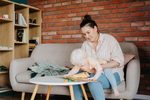 Jak utrzymać porządek, gdy w domu pojawia się maluch