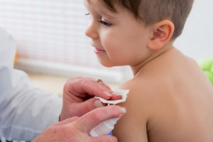 Obowiązkowe szczepienia dzieci. Czy jest się czego bać?