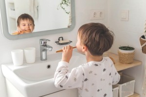 Szczoteczka soniczna to inwestycja w zdrowy uśmiech Twojego dziecka. Jaką szczoteczkę wybrać?