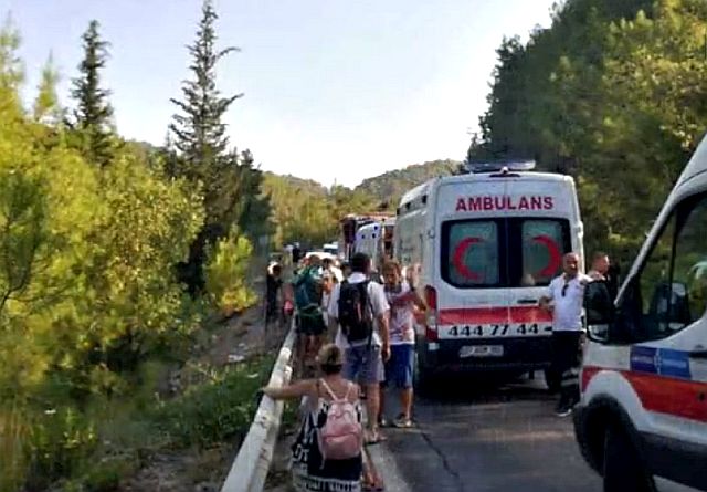Turcja - wypadek autokaru - karetki