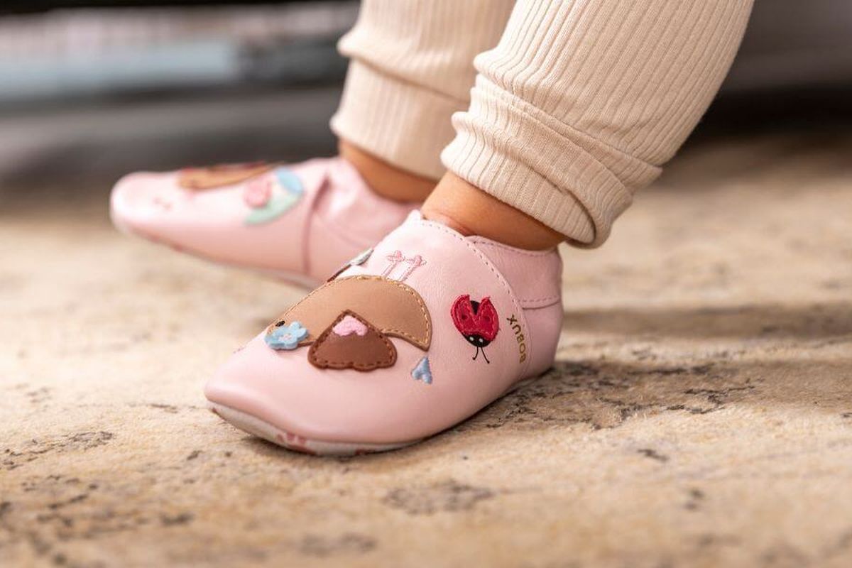 Pierwsze buty dla dziecka - na co zwrócić uwagę, by nie zaszkodzić małym stopom